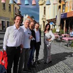 Grupa uczestników w wolnym czasie.